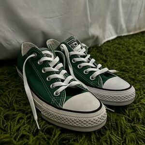 green size eight women’s converse